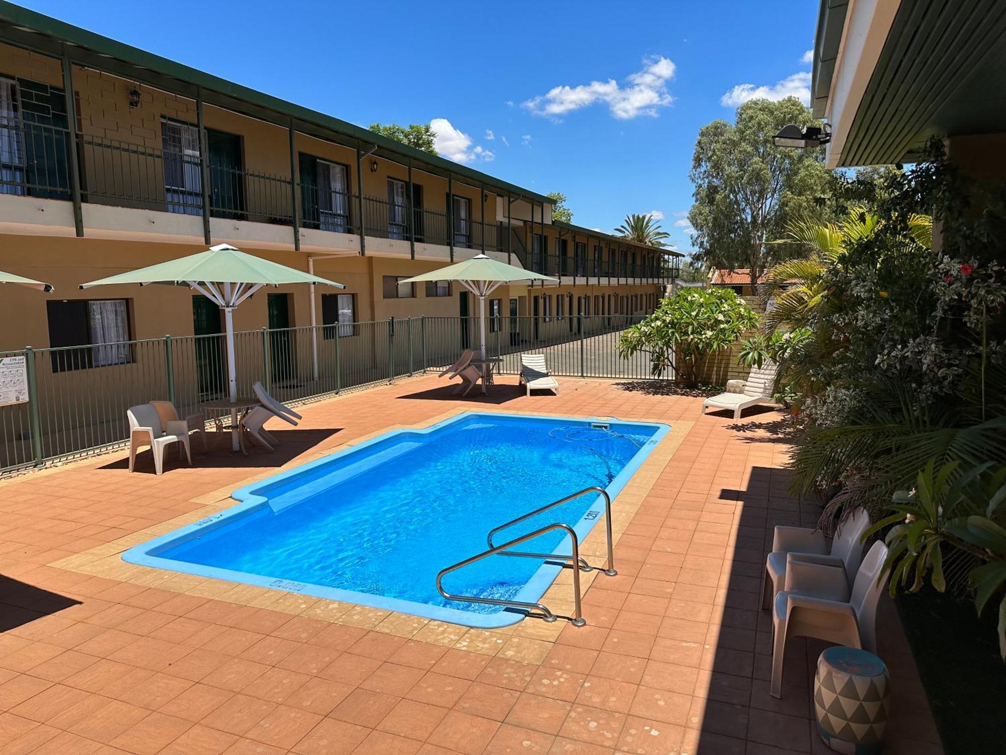 The Tower Hotel Kalgoorlie Exterior photo