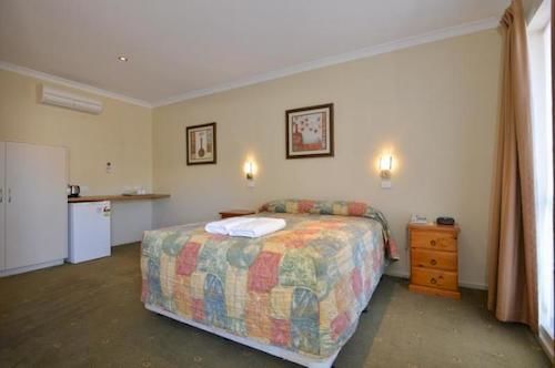 The Tower Hotel Kalgoorlie Exterior photo